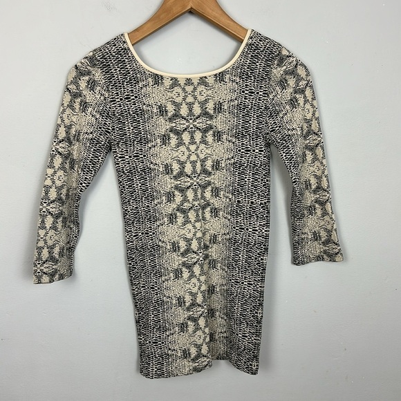 Tees by Tina Sorbtek Snake 3/4 Sleeve Top - Picture 4 of 7